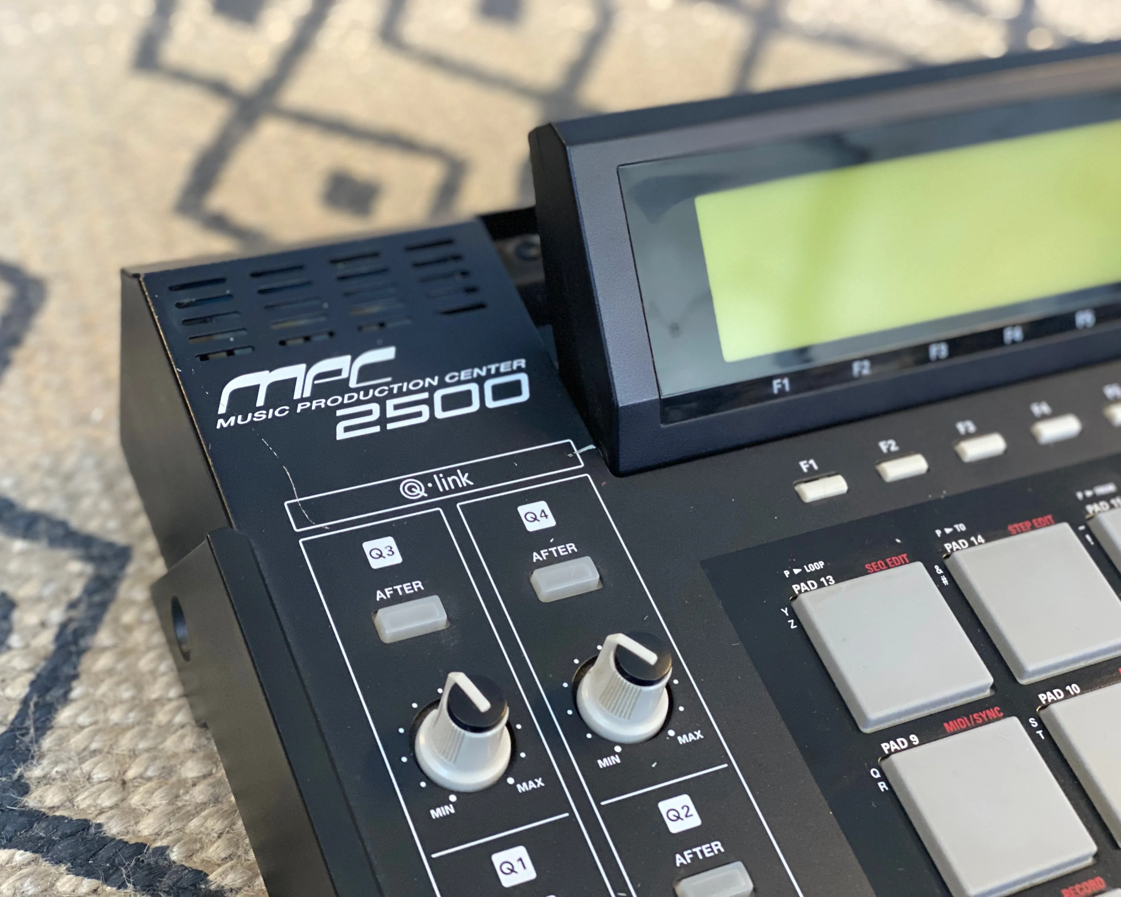 AKAI MPC2500 Music Production Center - Drum Machine Sampler and MIDI Sequencer