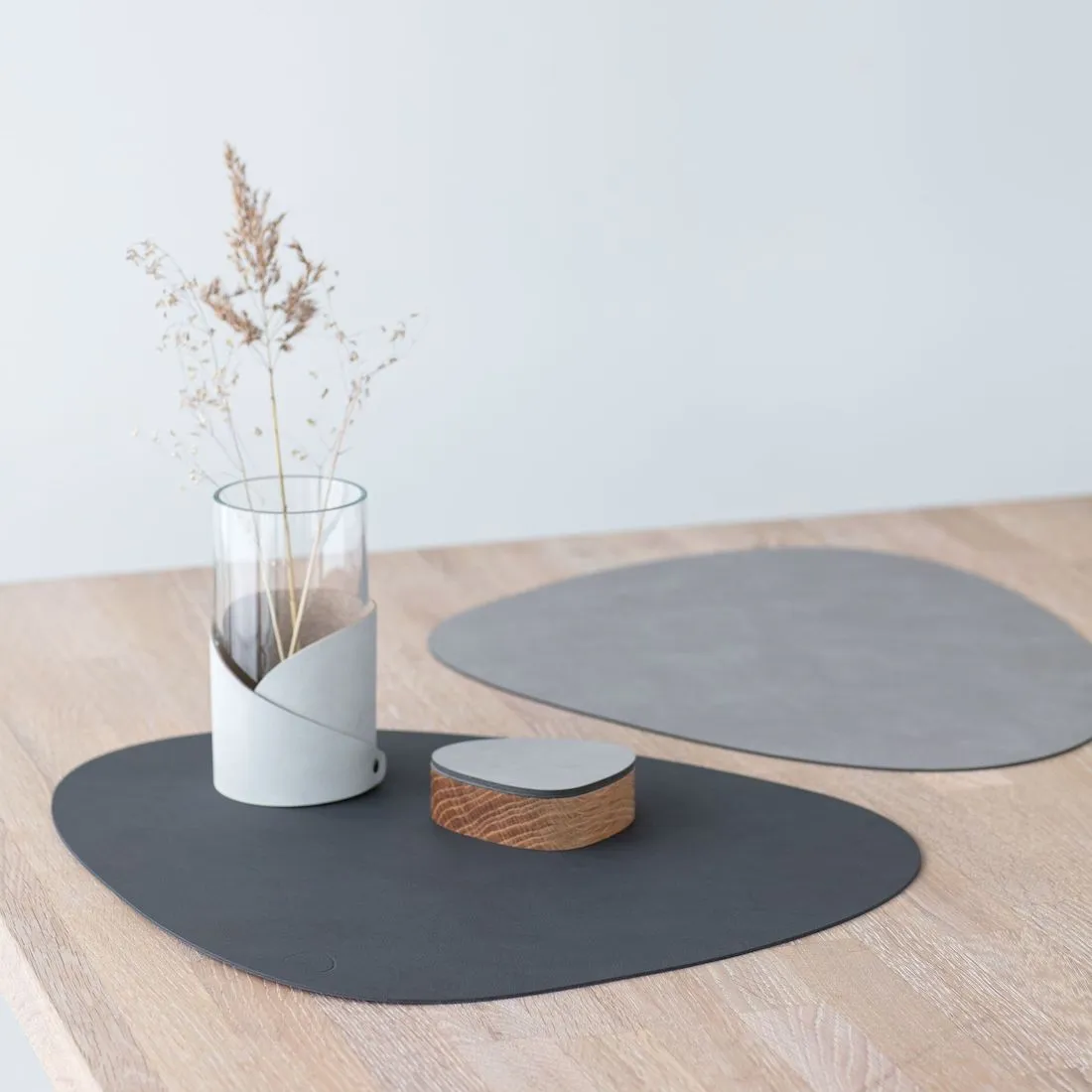 LEATHER DINNER PLACEMATS SET OF 4 (ANTHRACITE   LIGHT GREY)