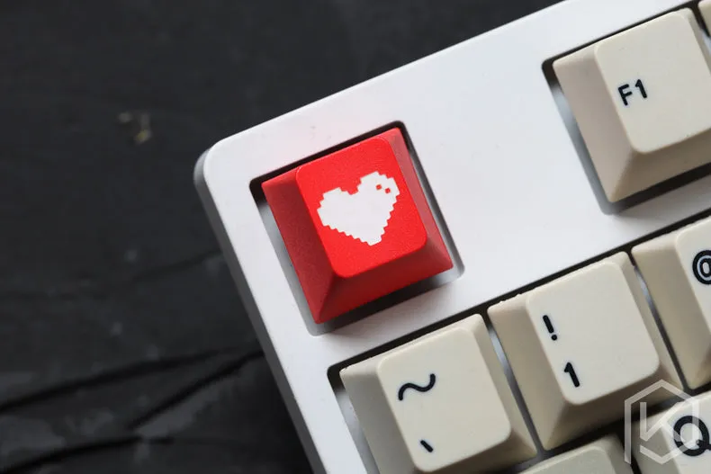 Novelty cherry profile dip dye and sculpture pbt keycap for mechanical keyboards Dye Sub legends pixel heart black red white