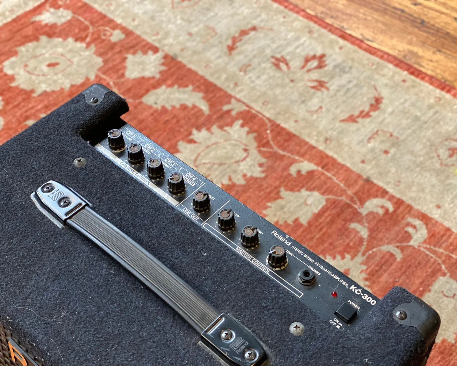 Roland KC-300