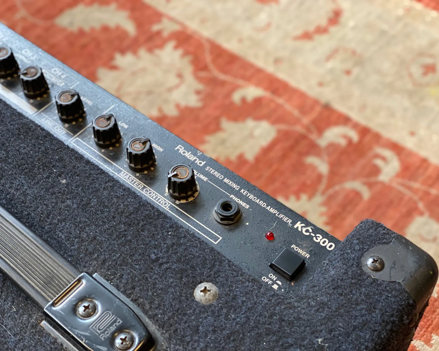 Roland KC-300