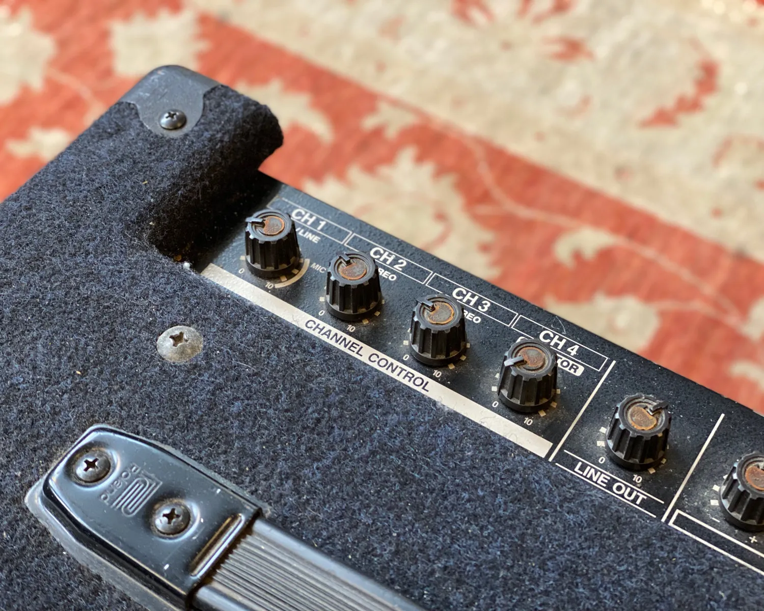Roland KC-300