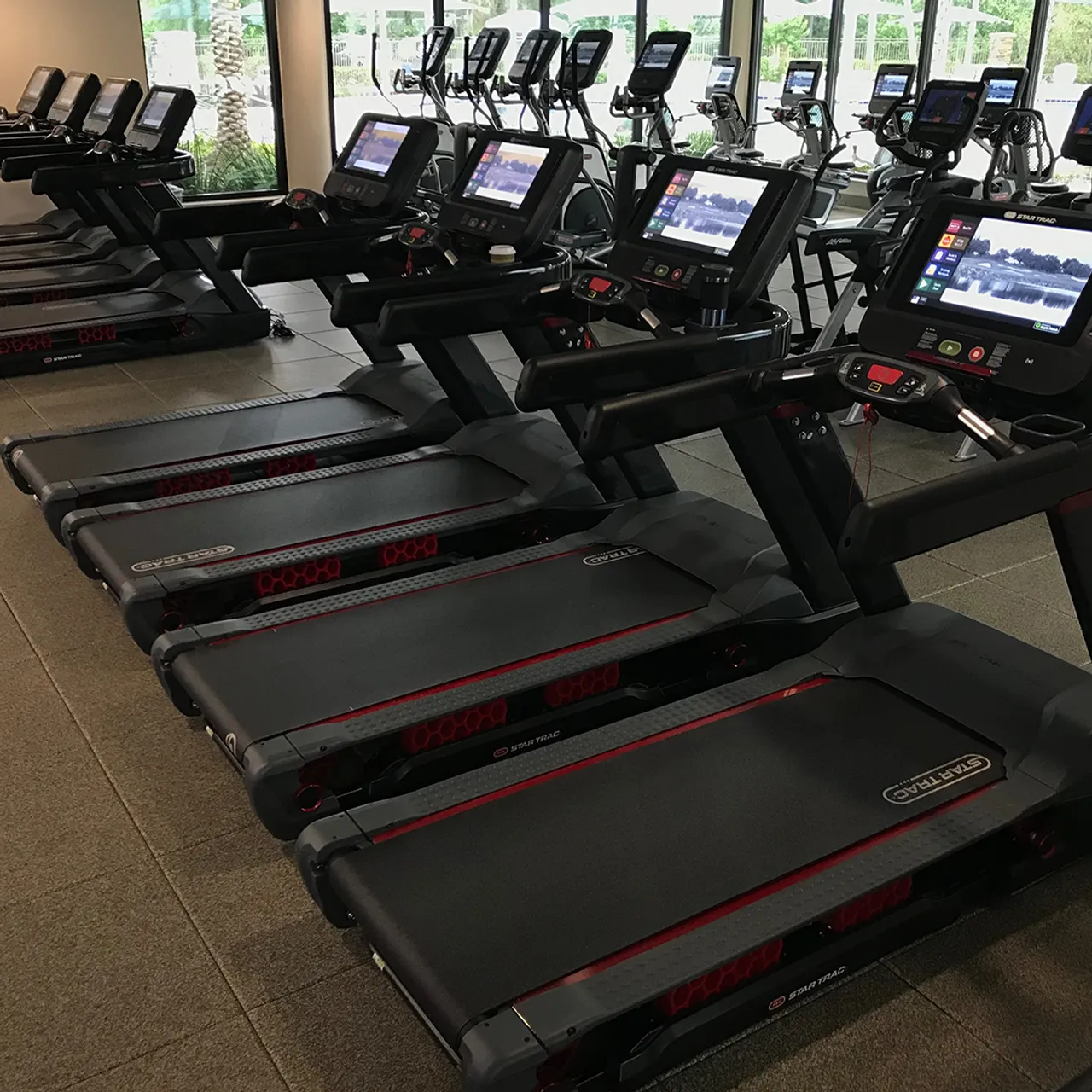 Star Trac 10 Series 10TRx FreeRunner™ Treadmill
