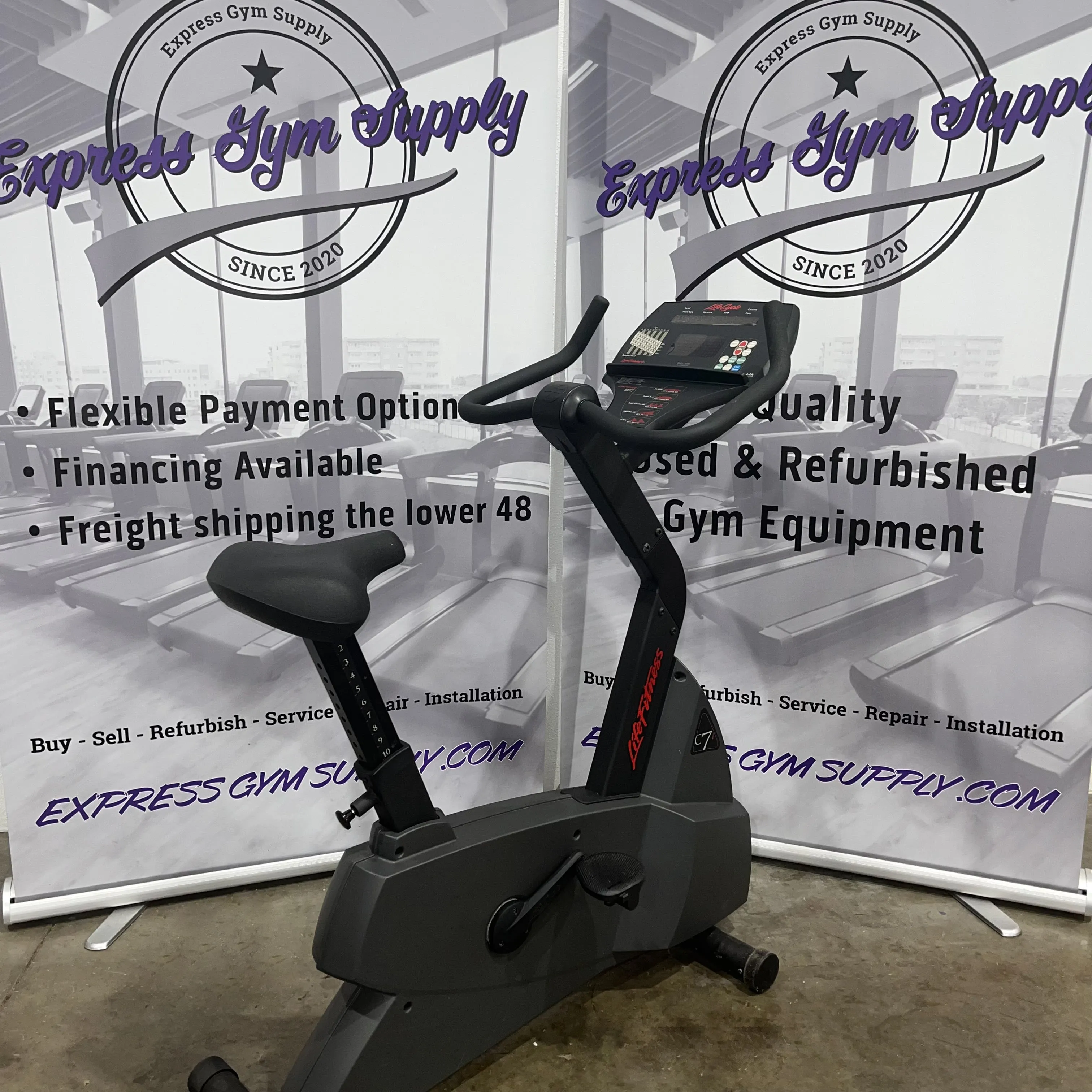 Used Life Fitness C7i Upright Bike