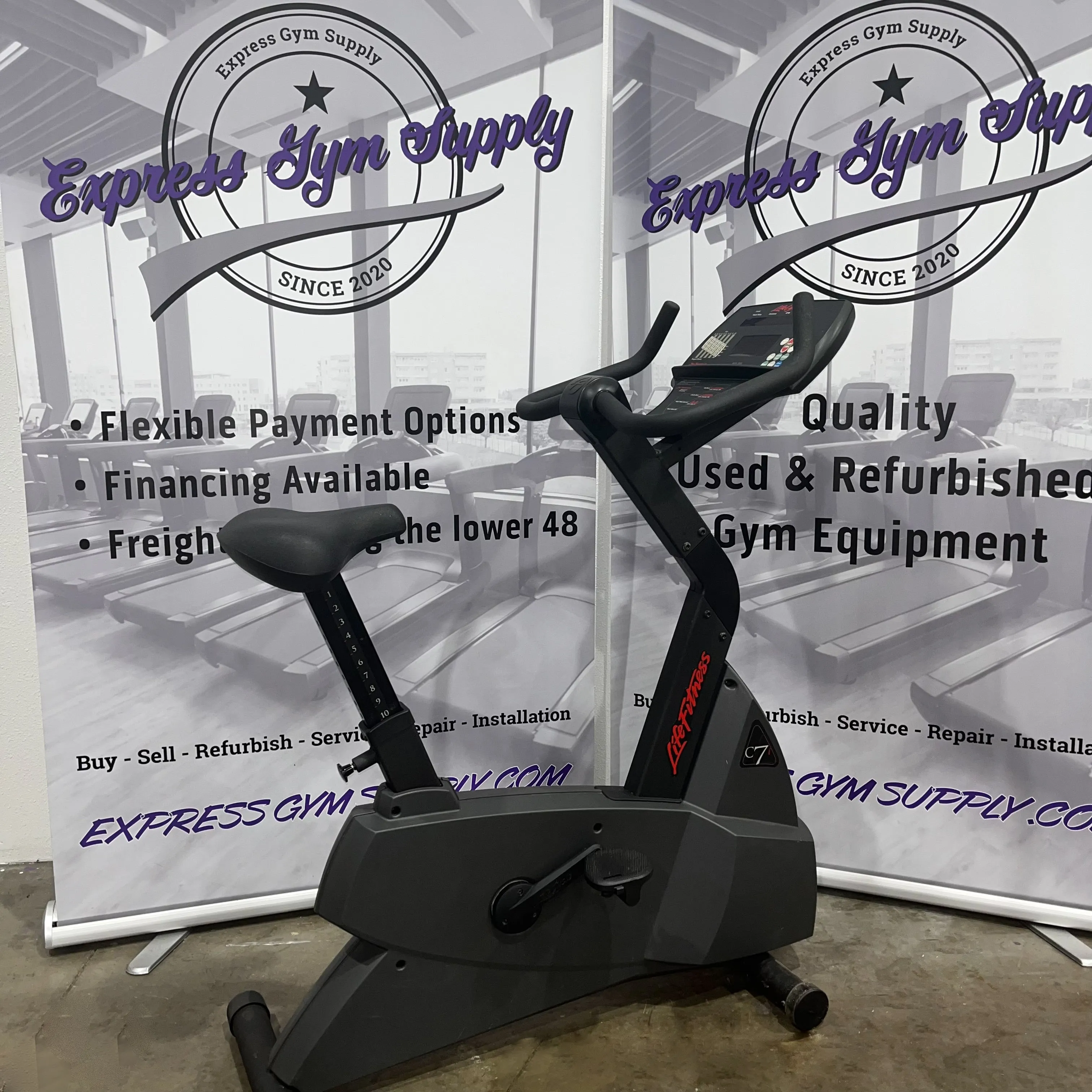 Used Life Fitness C7i Upright Bike